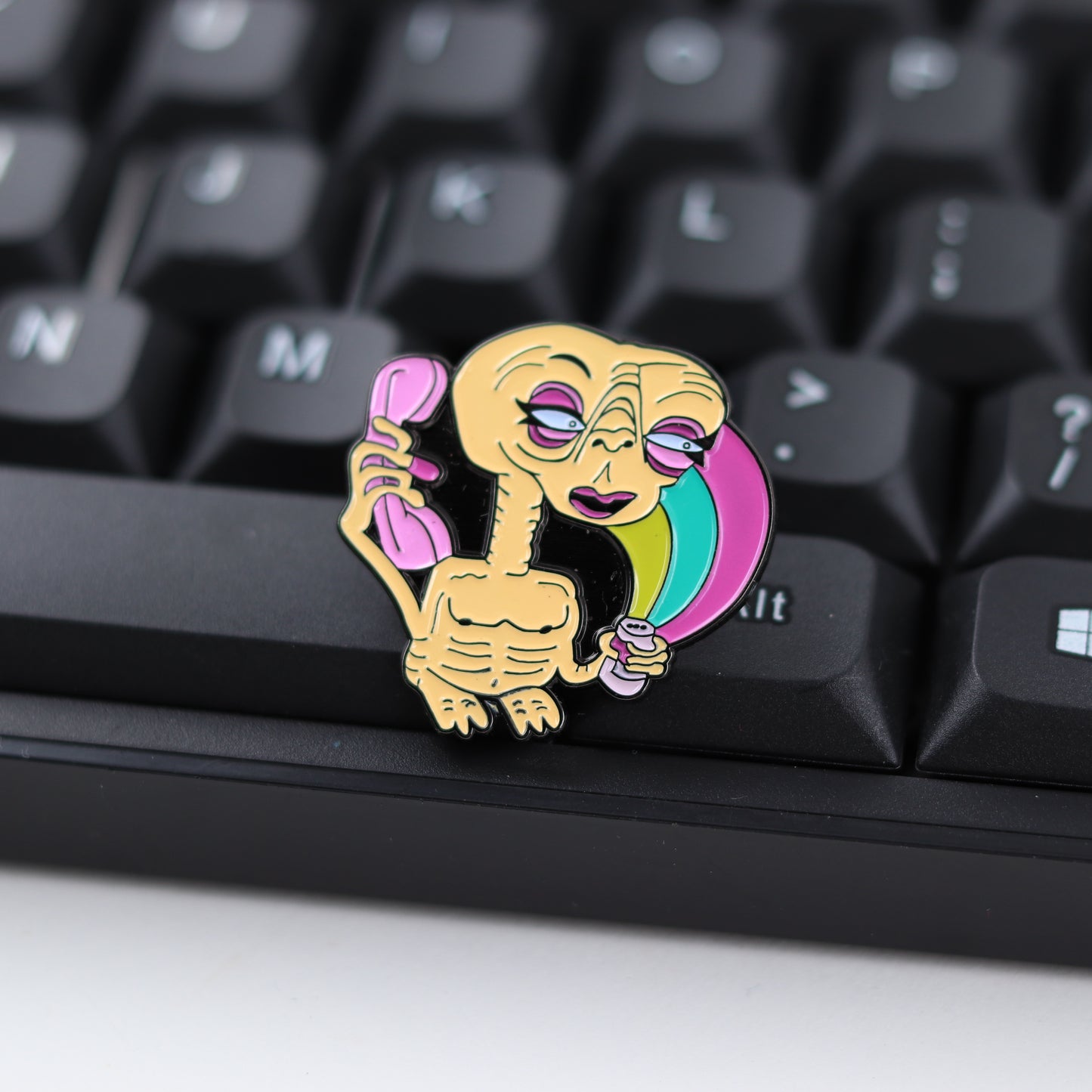 Human Skull Funny Alien Phone Call Pin