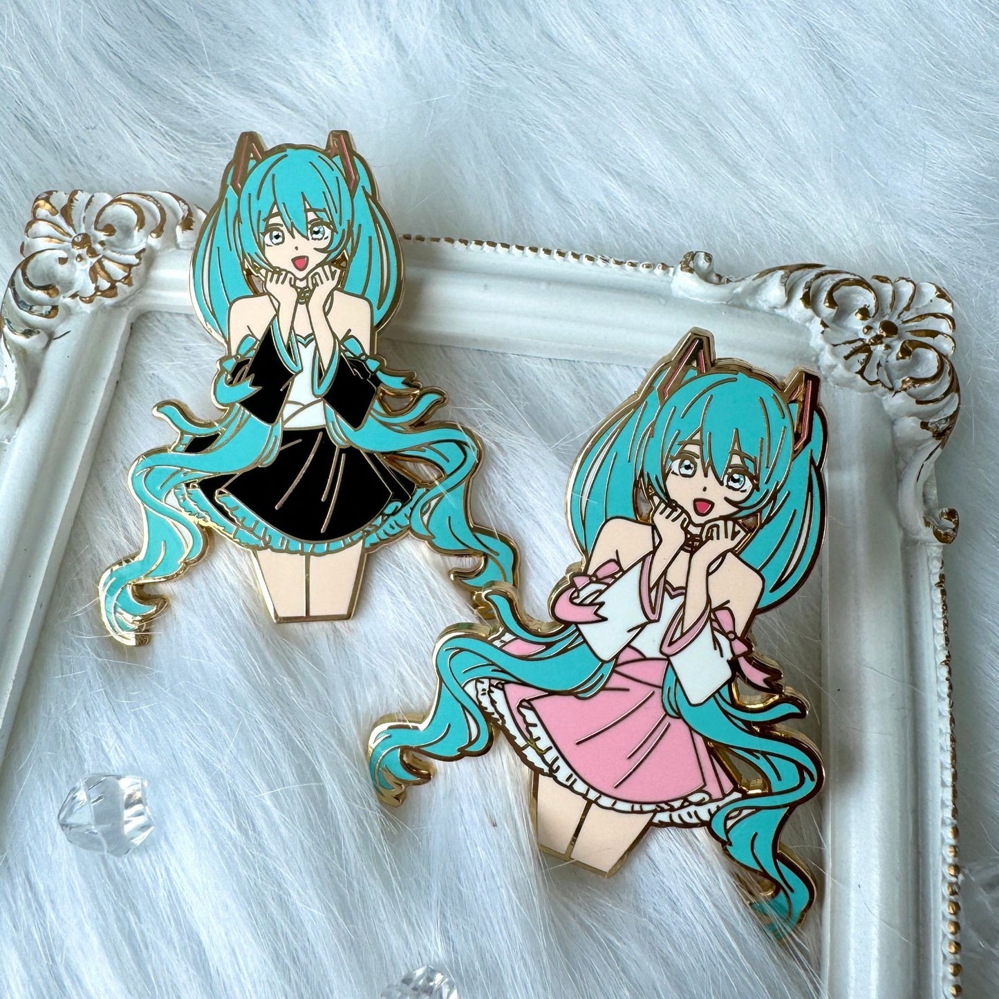Hatsune Miku Short Skirt Pin