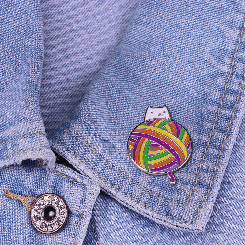 White Cat And Colorful Yarn Ball Flash Pin