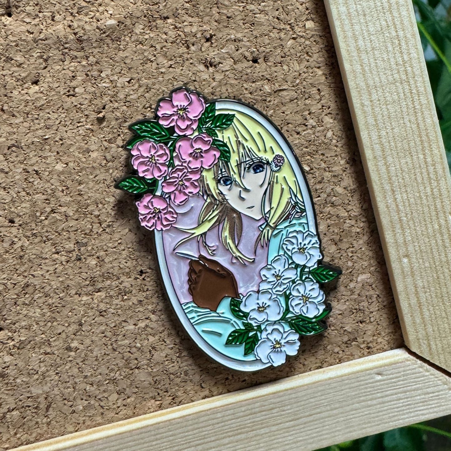 Violet Evergarden: Violet Flowers Pin