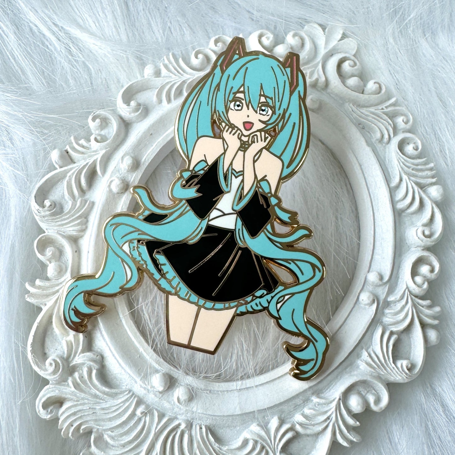 Hatsune Miku Short Skirt Pin