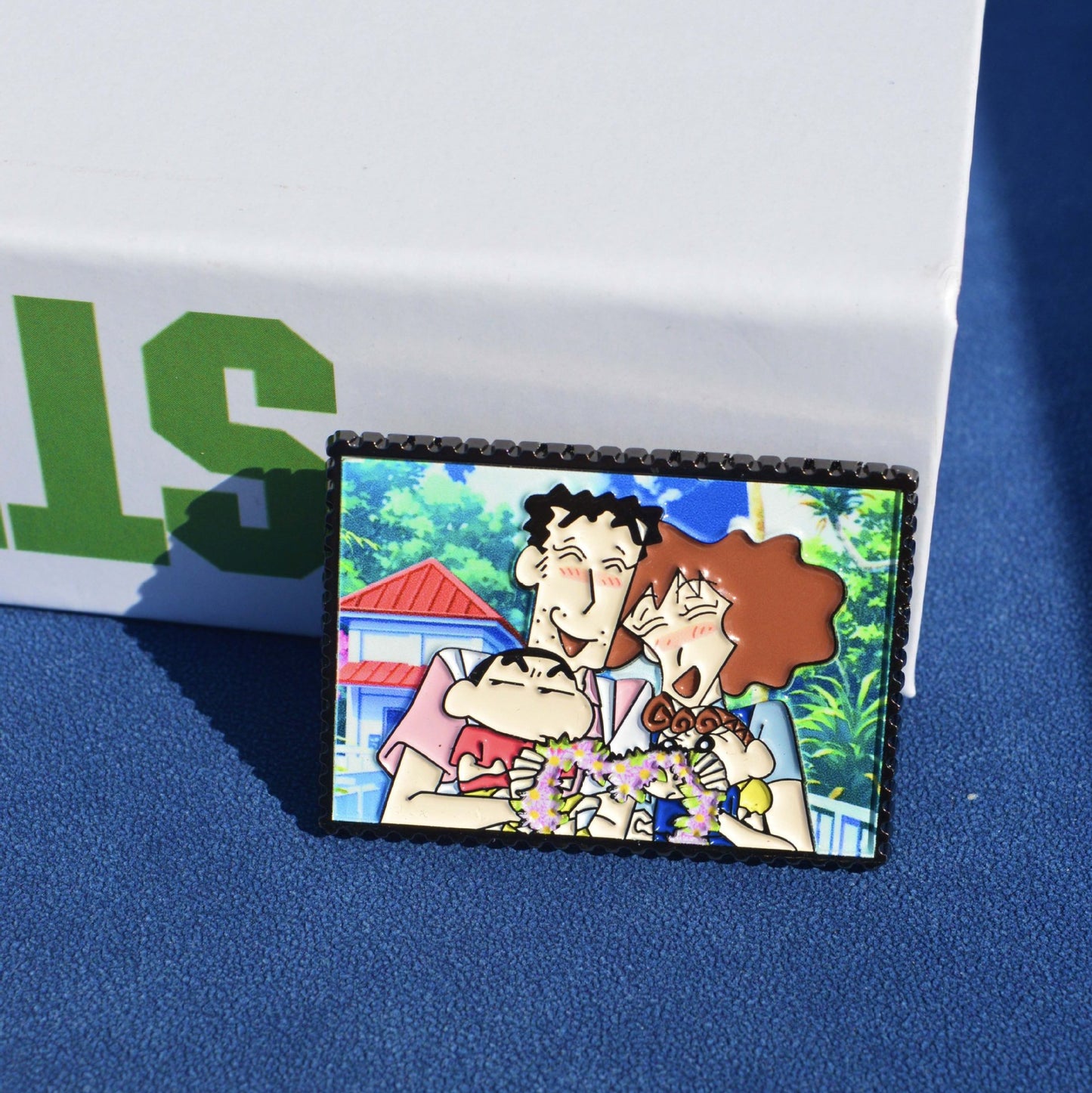 Crayon Shin-chan Family Portrait Pin