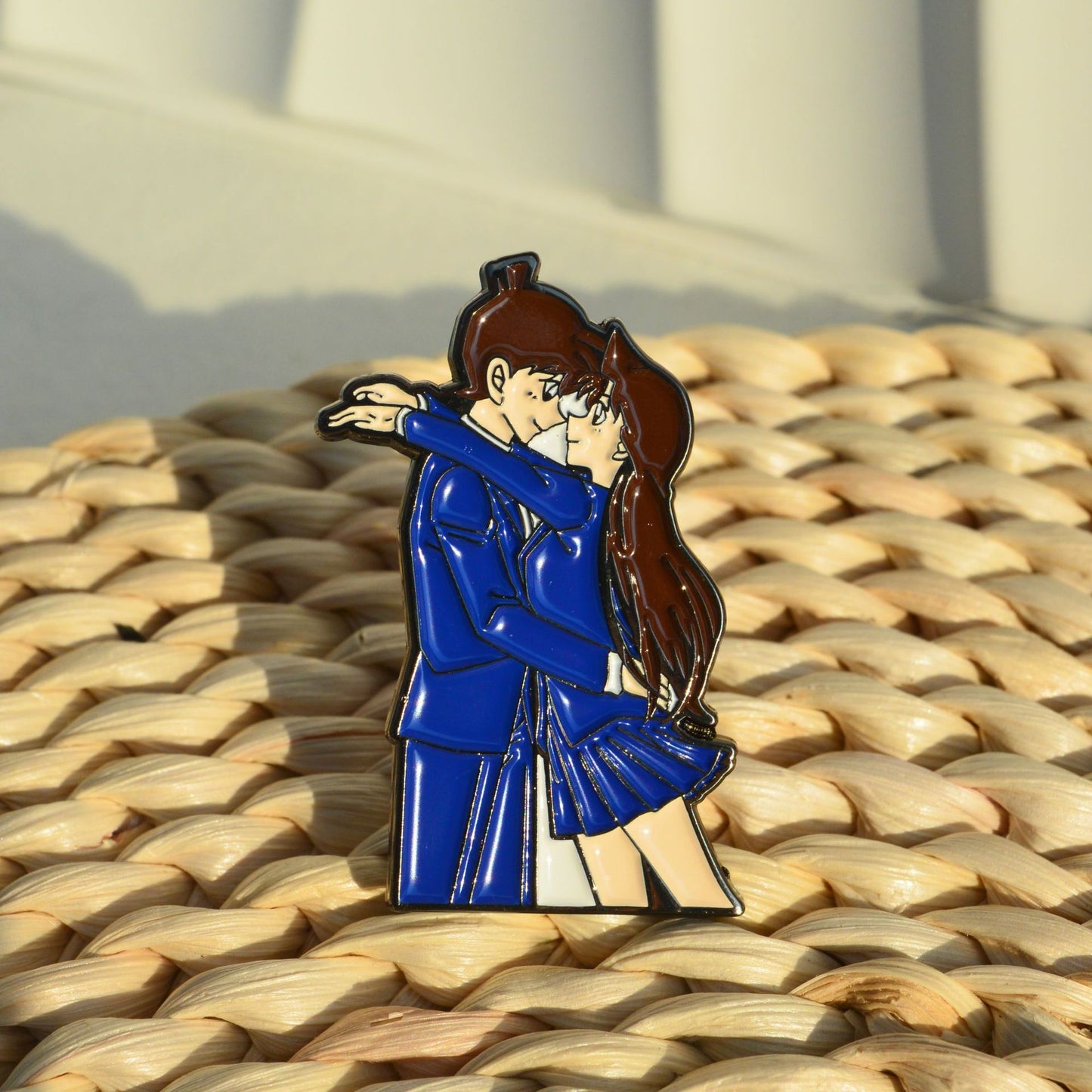 Detective Conan: Shinichi Kudo and Ran Mouri Embrace Pin