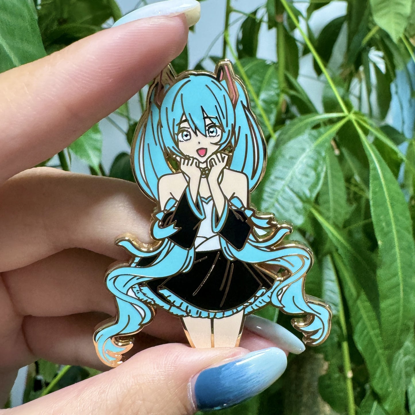 Hatsune Miku Short Skirt Pin