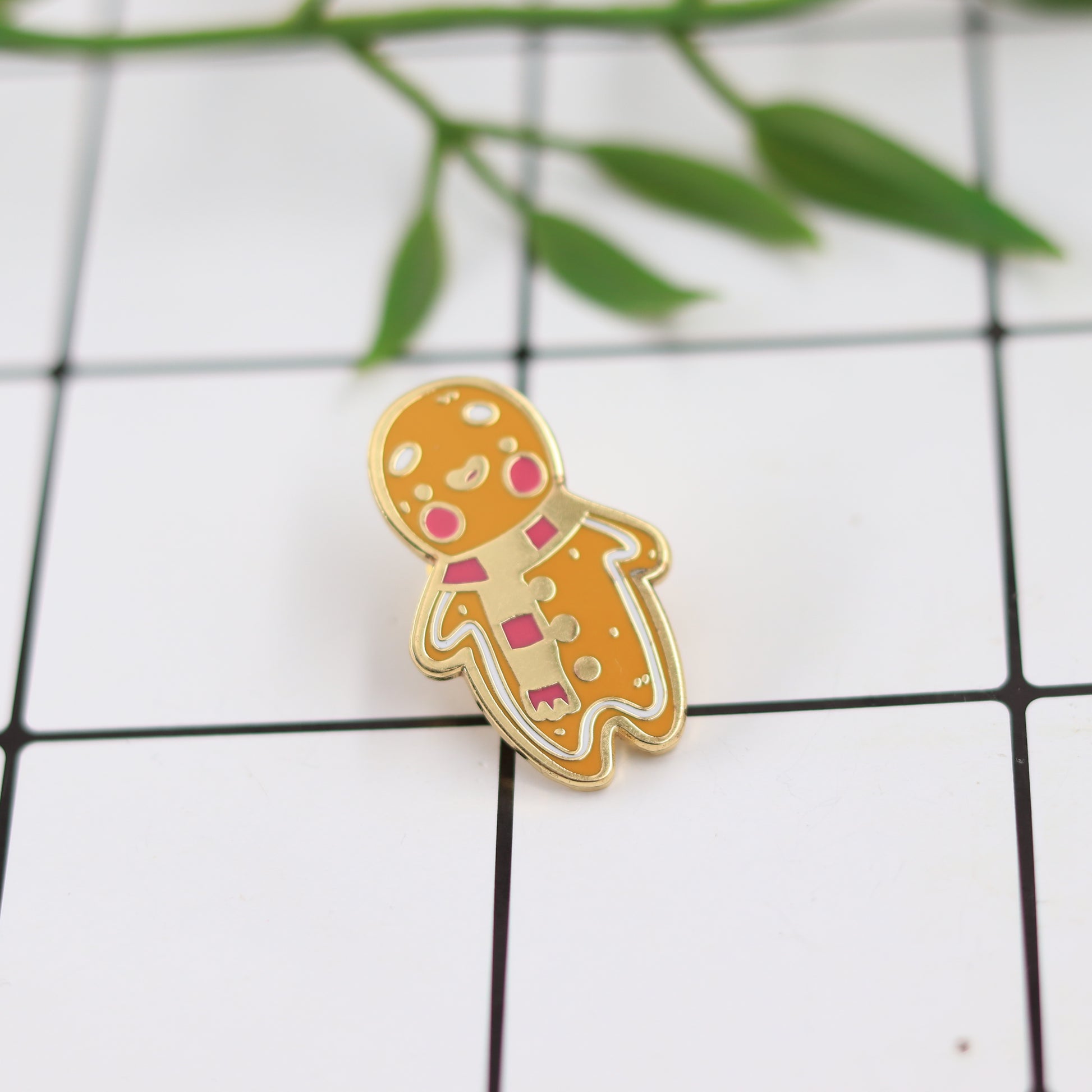 front view of Gingerbread Man And Woman Fun Pin
