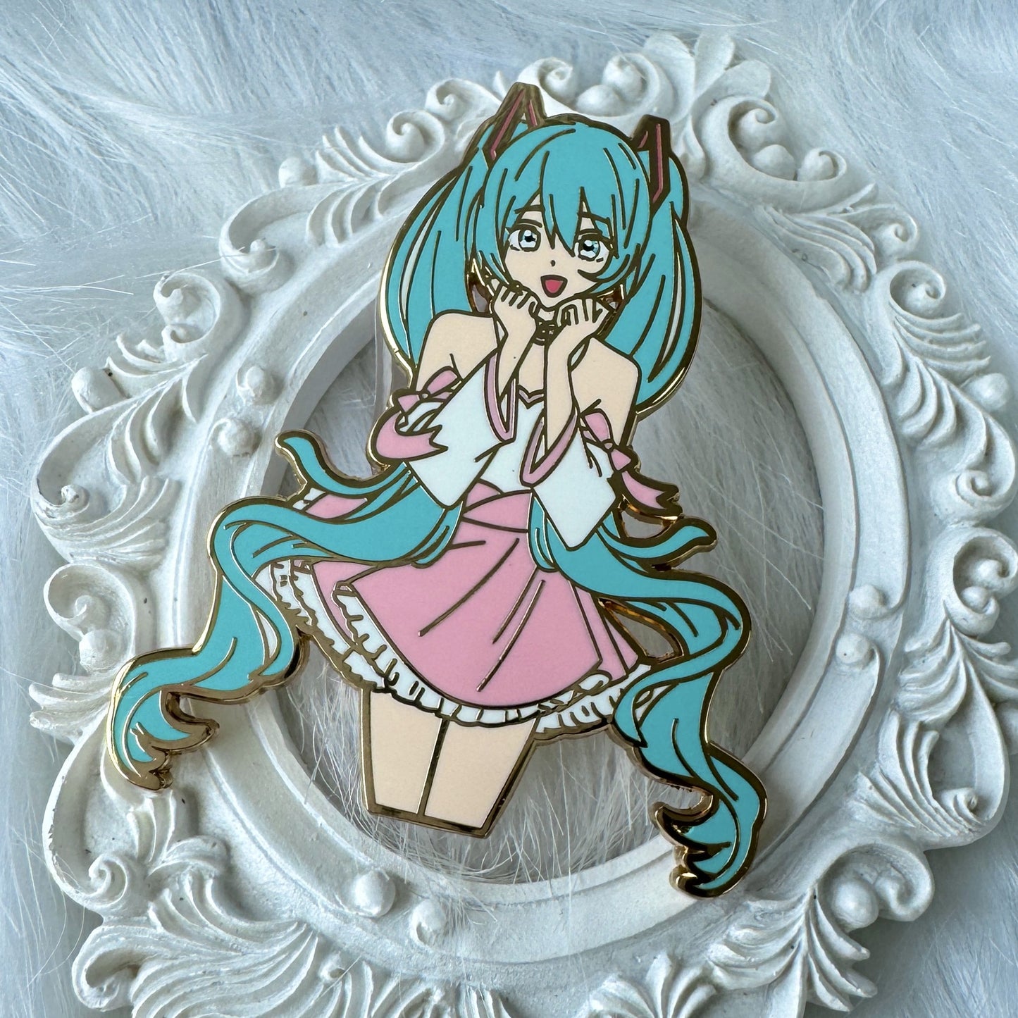 Hatsune Miku Short Skirt Pin