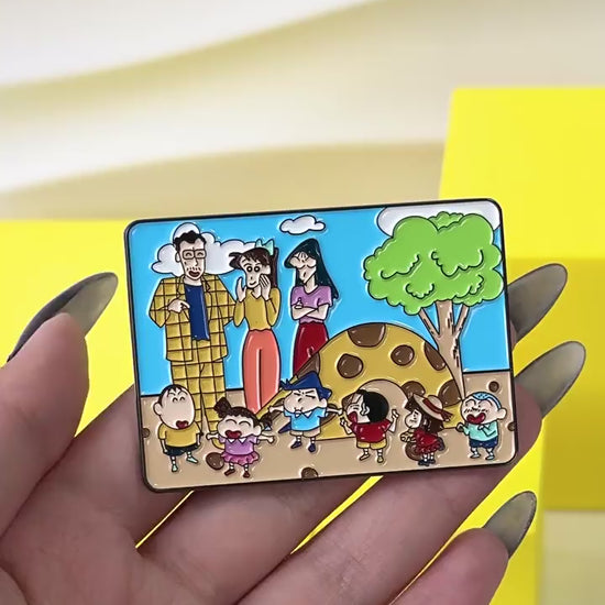video of Crayon Shin-chan Giraffe Slide Pin
