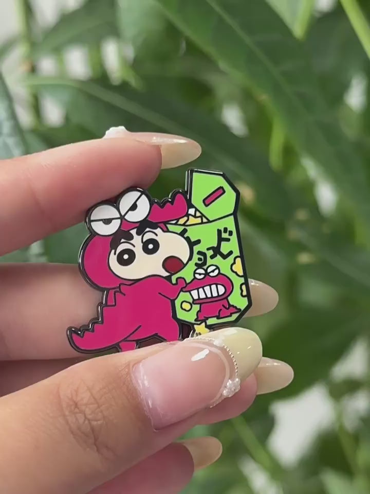 video of Crayon Shin-chan Crocodile Mr. Biscuit Pin
