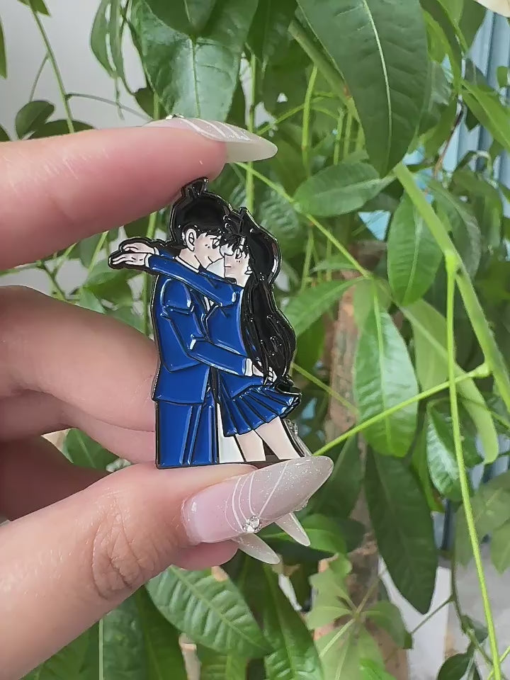 video of Detective Conan: Shinichi Kudo and Ran Mouri Embrace Pin