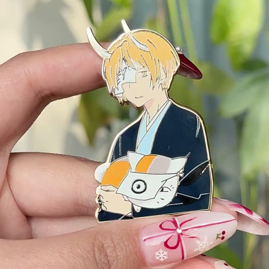 video of Natsume's Book of Friends Natsume Takashi and Nyanko-sensei Bust Pin