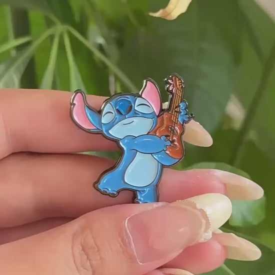 video of Lilo & Stitch Couple Stitch Pin