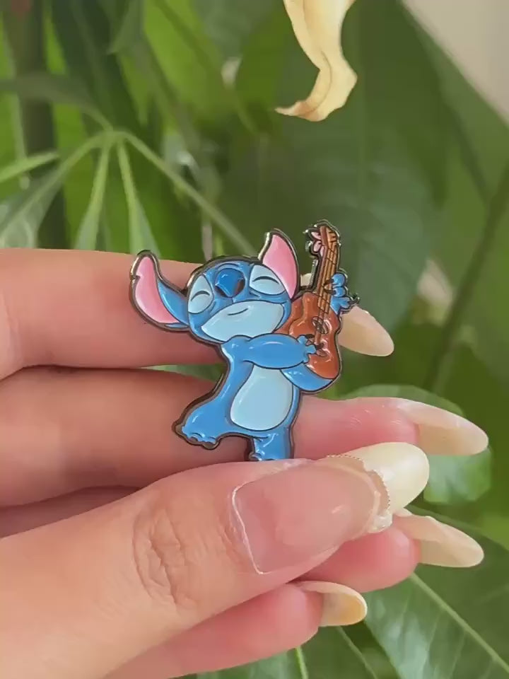 video of Lilo & Stitch Couple Stitch Pin