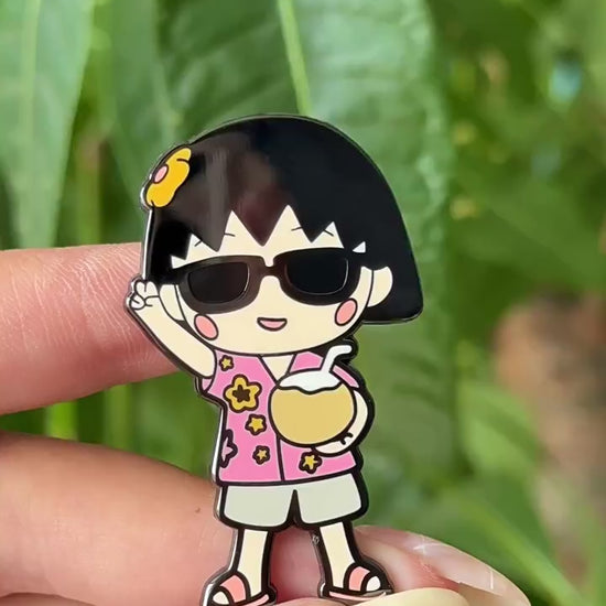 video of Chibi Maruko-chan with Sunglasses Pin