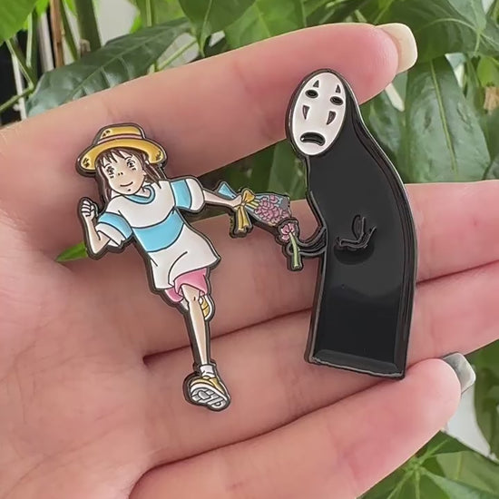video of Spirited Away Chihiro No-Face Pin
